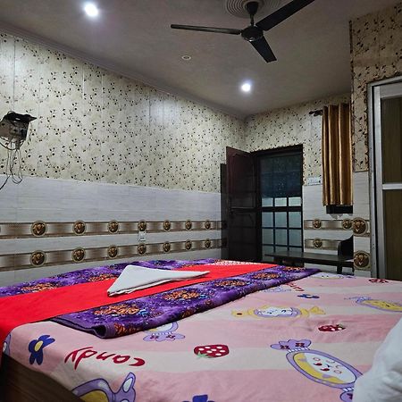 Hotel Chitrarth & Party Lawn Haldwāni Rom bilde